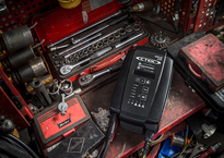 CHARGEUR ET SUPPORT DE BATTERIE CTEK (ATELIER)
