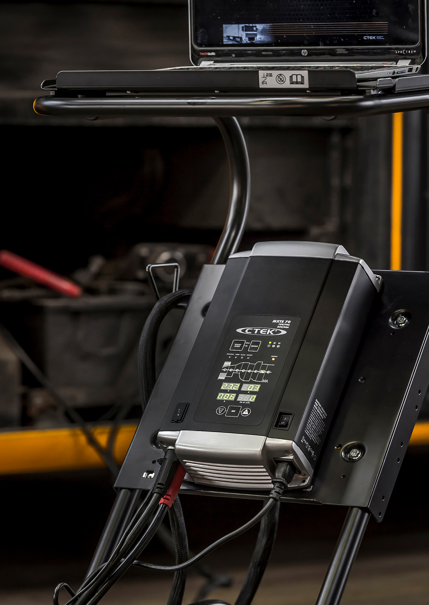 CHARGEUR BATTERIE 12V et 24V (ATELIER)