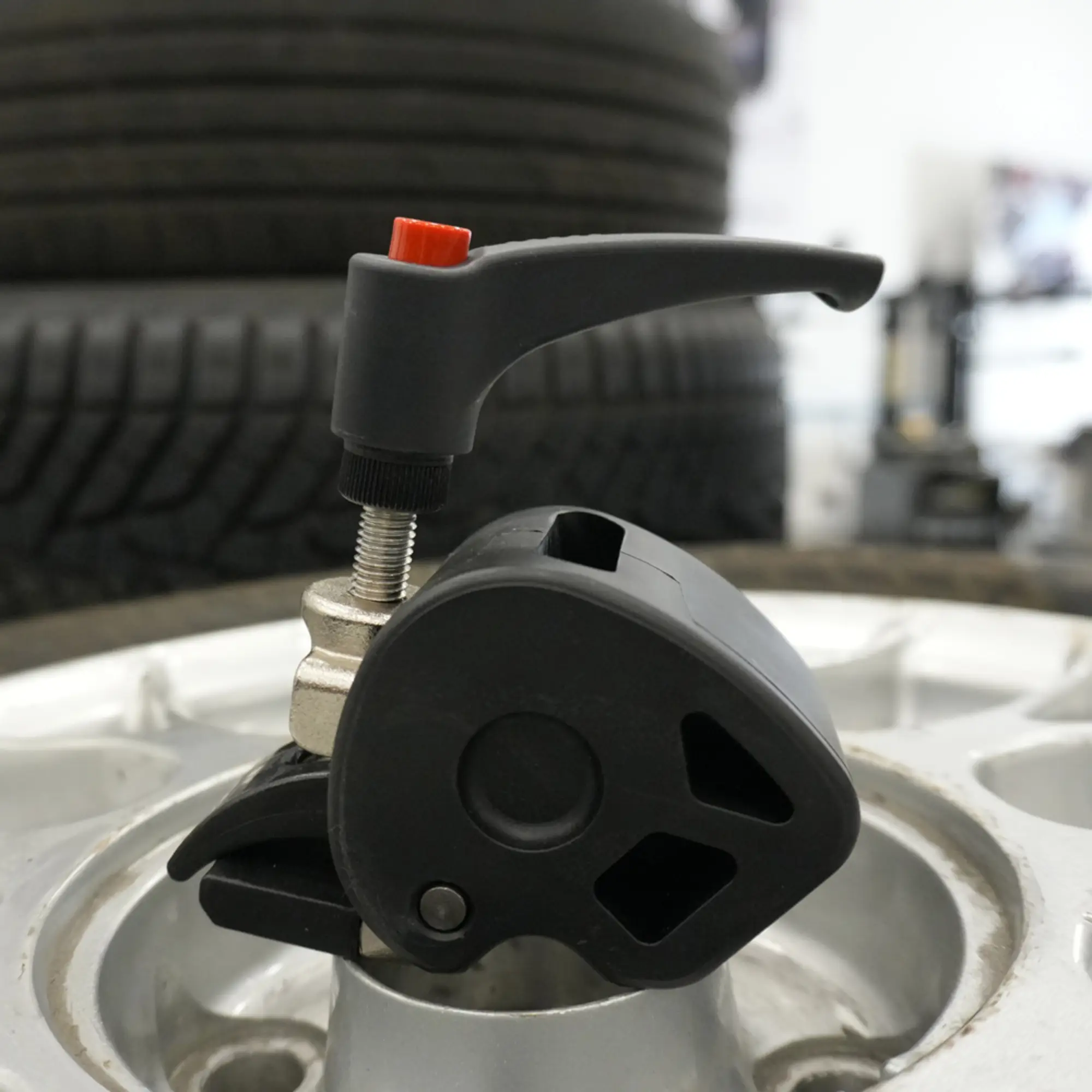 Pince en plastique "3�me main"